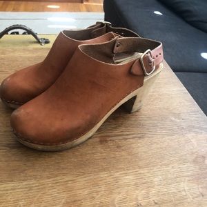 Bryr Chloe clogs in whiskey